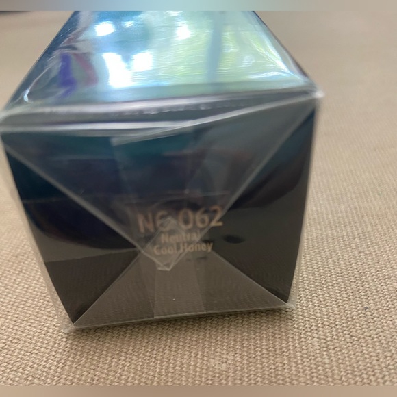 Bobbi Brown Intensive Serum Foundation SPF 40, NC-062/ Neutral Cool Honey- New! - Picture 9 of 13